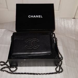 Blk Chanel wallet on a chain (calfskin)(authentic